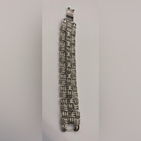 Coro Pegasus Silver Tone Basketweave Chunky Bracelet Vintage 🖤🩶Host Pick🩶🖤 - Picture 6 of 6